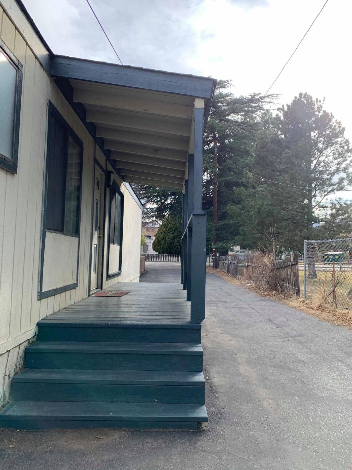 Bristlecone Motel Біґ-Пайн Номер фото